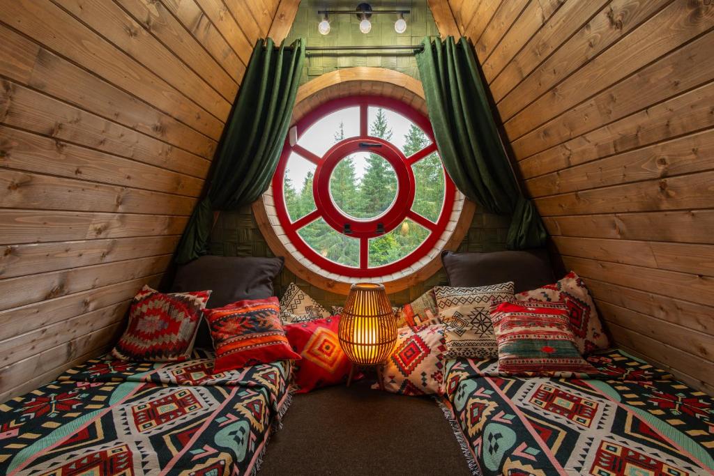 Postel nebo postele na pokoji v ubytování Двоповерховий апартамент у котеджі Freeman-4b з альтанкою та грилем