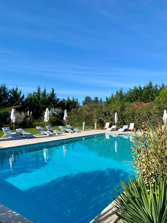Bazén v ubytování Gîte Crillon - Mas Les Fleurs d'Hilaire nebo v jeho okolí