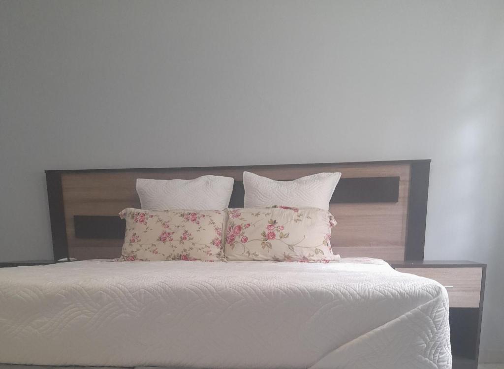 Postel nebo postele na pokoji v ubytování Fife Avenue Guest House