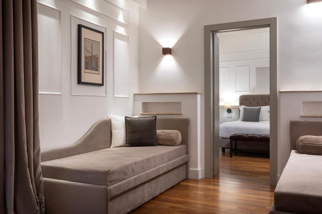 Palazzo Goldoni Condotti Collection - 11