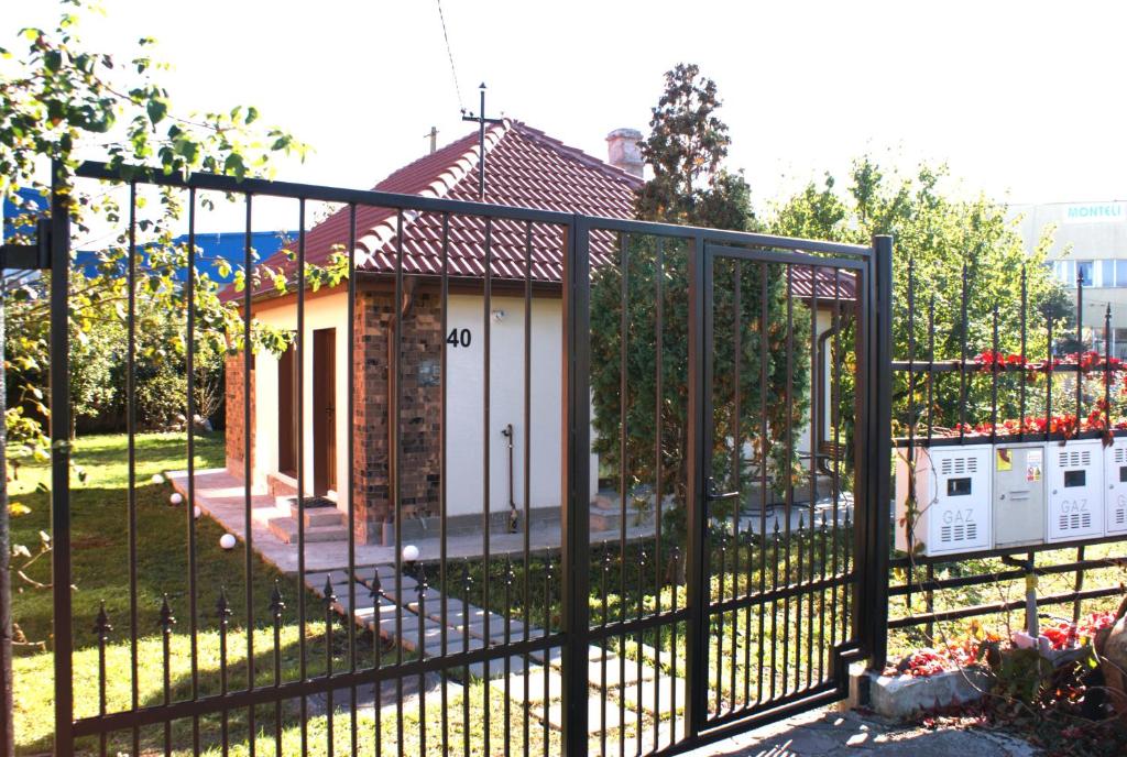 Hoone, kus villa asub