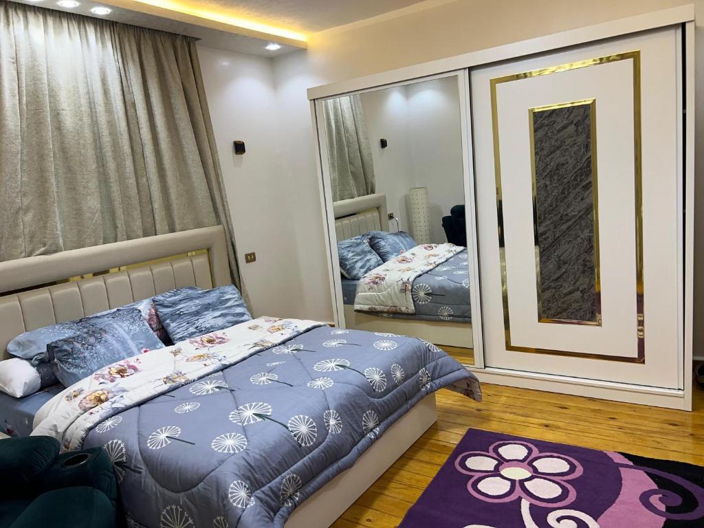 Postel nebo postele na pokoji v ubytování Three bedrooms apartment for Stars near city stars