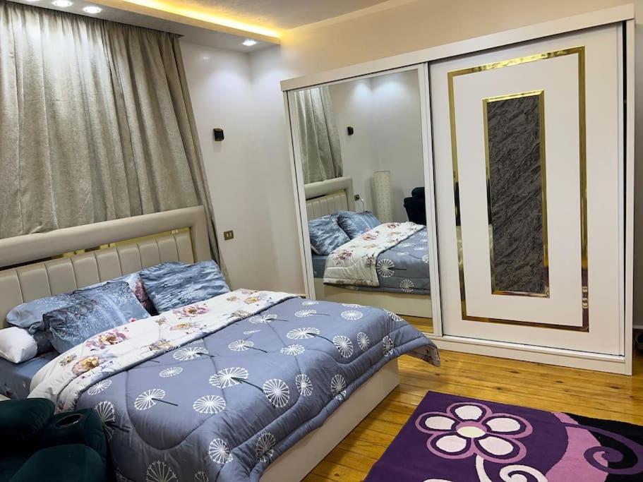 Postel nebo postele na pokoji v ubytování Three bedrooms apartment for Stars near city stars