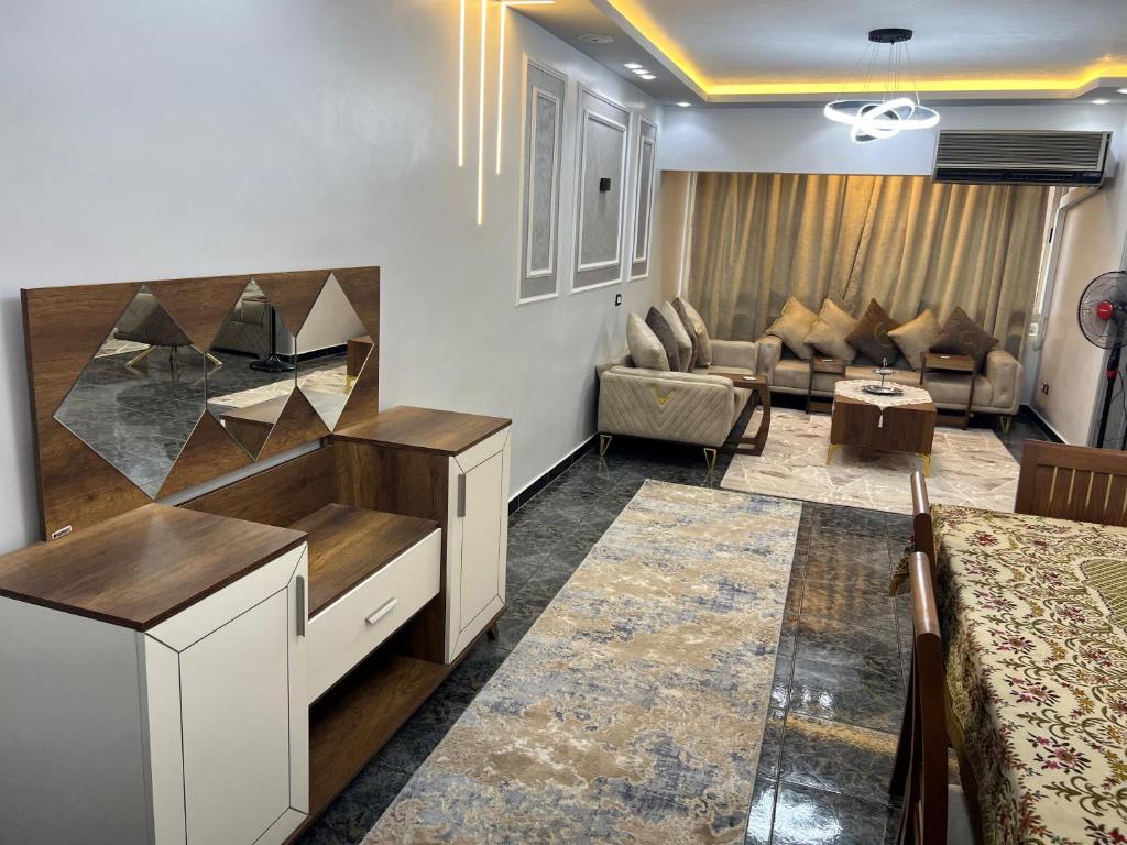 Posezení v ubytování Three bedrooms apartment for Stars near city stars