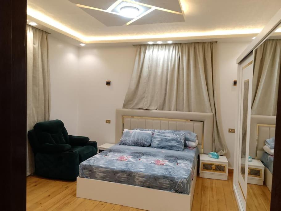 Postel nebo postele na pokoji v ubytování Three bedrooms apartment for Stars near city stars