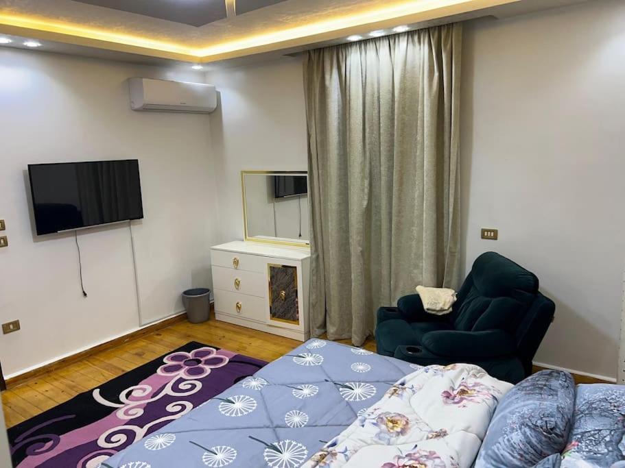 TV a/nebo společenská místnost v ubytování Three bedrooms apartment for Stars near city stars