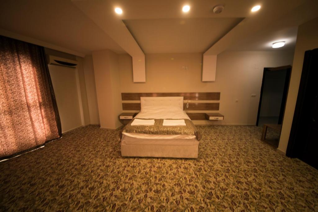 Osmaniye Hanedan Otel - Double Room With Balcony (2 Adults + 1 Child)