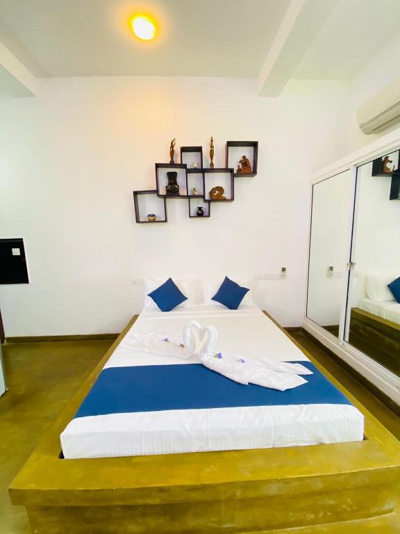 Postel nebo postele na pokoji v ubytování Sun Breeze Negombo
