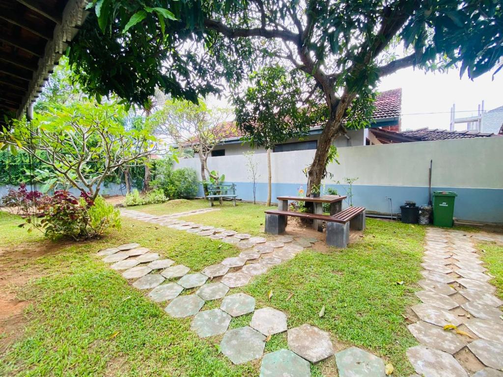 Zahrada ubytování Sun Breeze Negombo