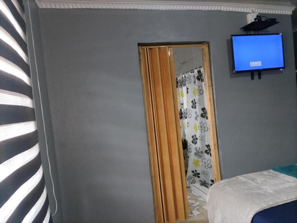 Postel nebo postele na pokoji v ubytování Monarca inn - Affordable Accomodation in makwane molapo location Qwaqwa