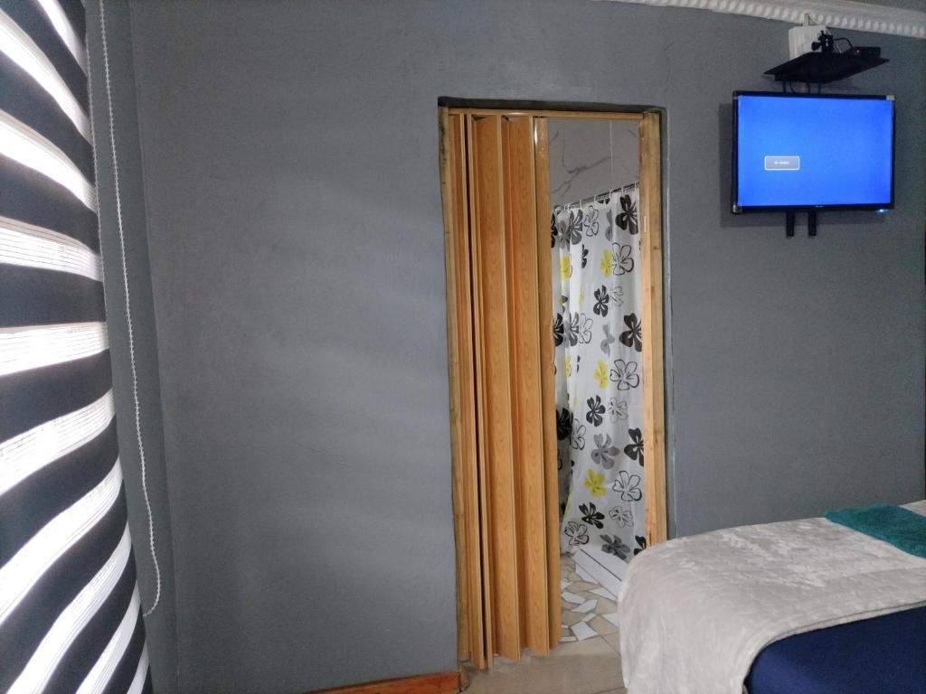 Postel nebo postele na pokoji v ubytování Monarca inn - Affordable Accomodation in makwane molapo location Qwaqwa