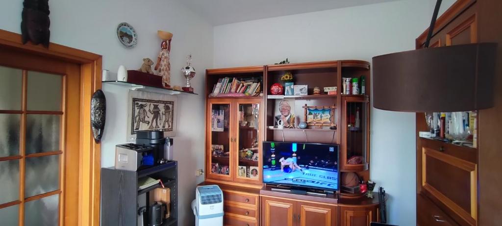 TV a/nebo společenská místnost v ubytování Airbnb Ferentella