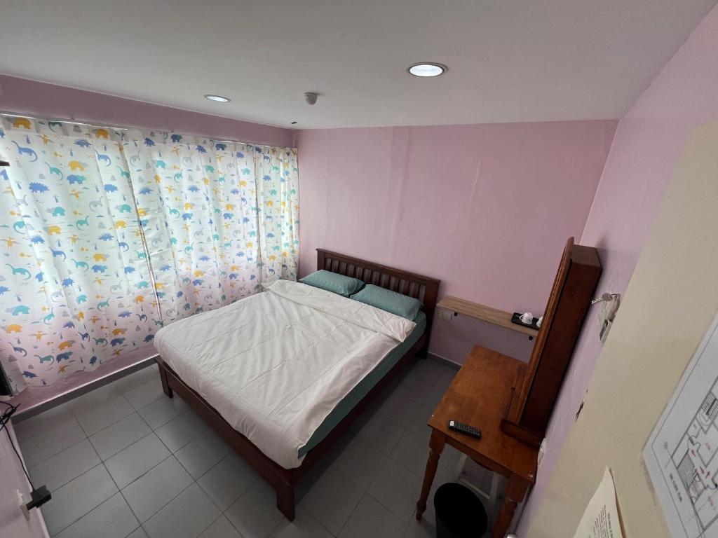 Postel nebo postele na pokoji v ubytování M Straits Hotel