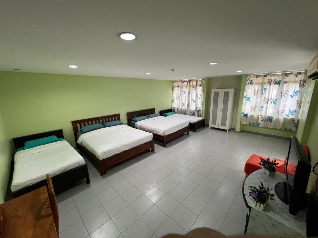 Postel nebo postele na pokoji v ubytování M Straits Hotel
