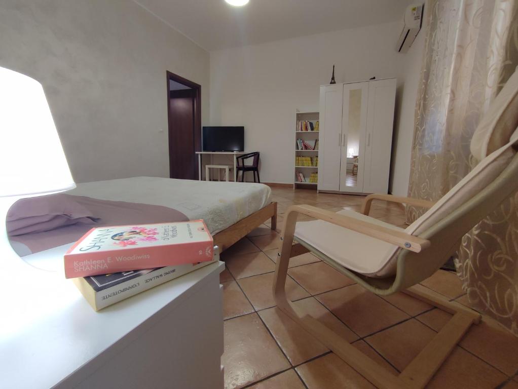 A bed or beds in a room at Appartamento Aci Sant'Antonio