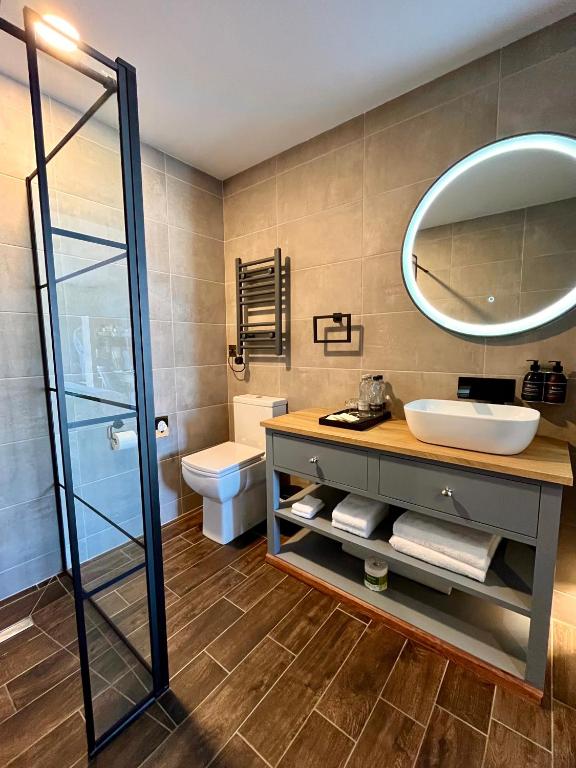 Koupelna v ubytování Pinnacle Suites Hotel