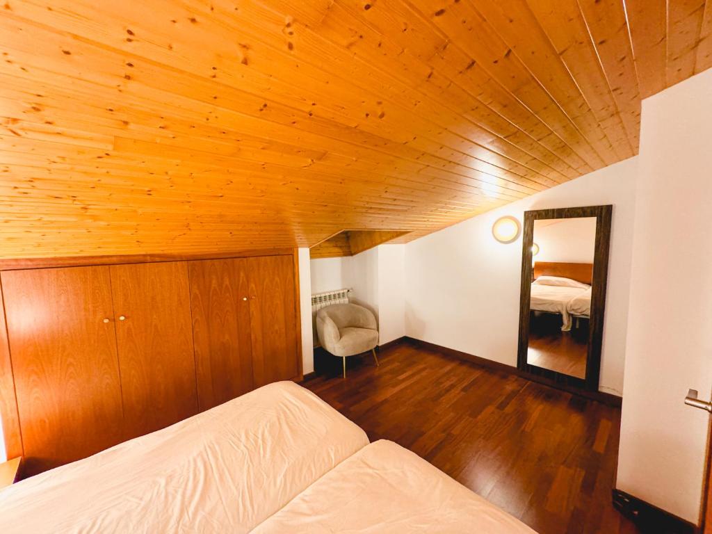 Postel nebo postele na pokoji v ubytování Narcis, Atico en El Tarter, Zona Grandvalira