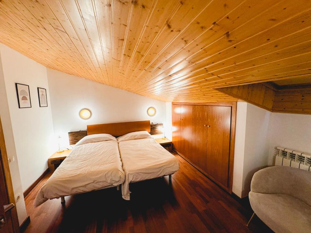Postel nebo postele na pokoji v ubytování Narcis, Atico en El Tarter, Zona Grandvalira