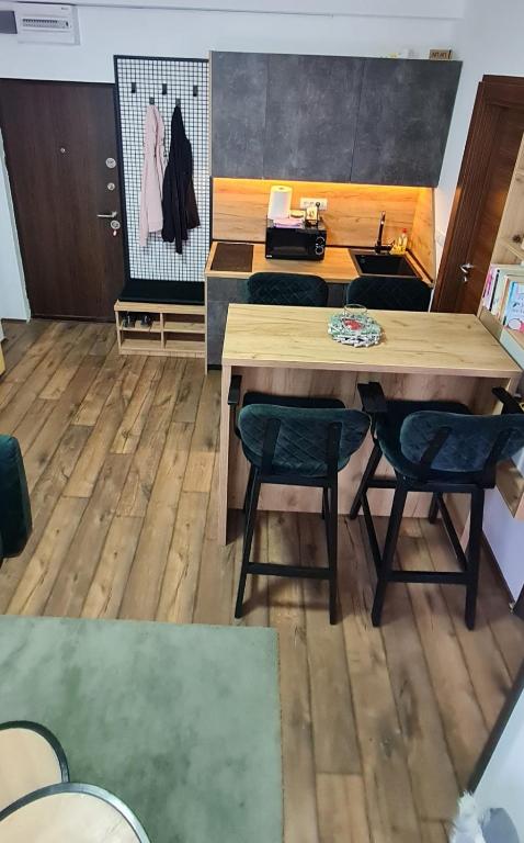 O bucătărie sau chicinetă la Apartman Djurdja