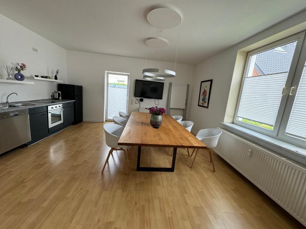 Η κουζίνα ή μικρή κουζίνα στο Moderne Wohnung mit Garten