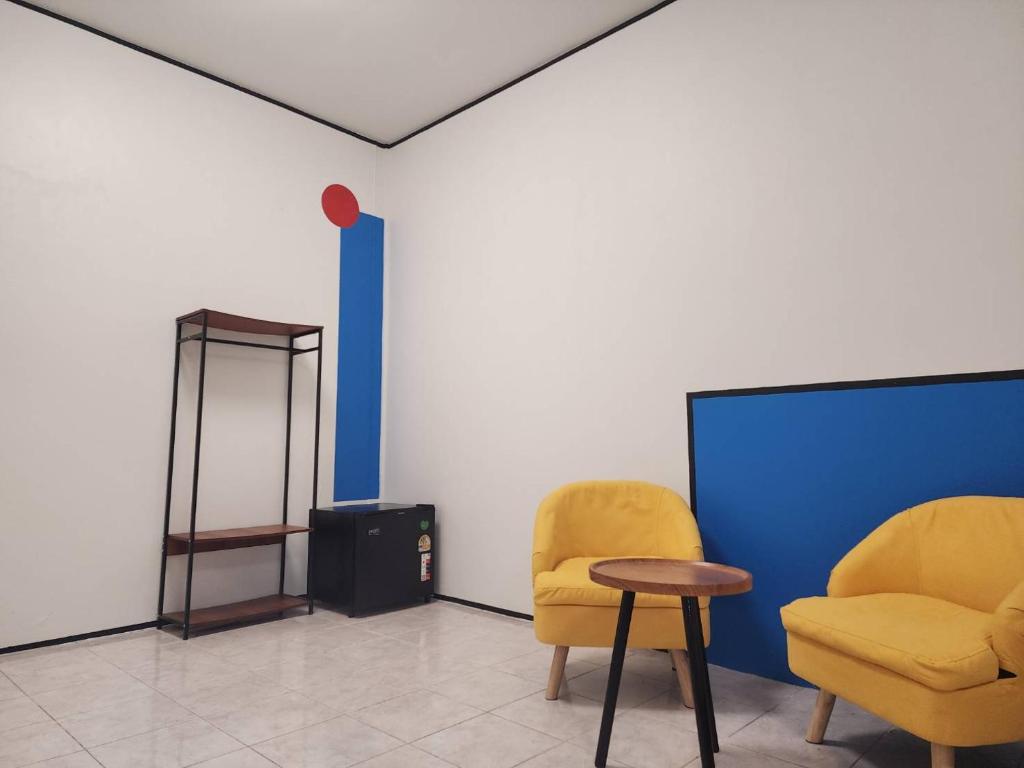 Posezení v ubytování RYB Hostel Phuket