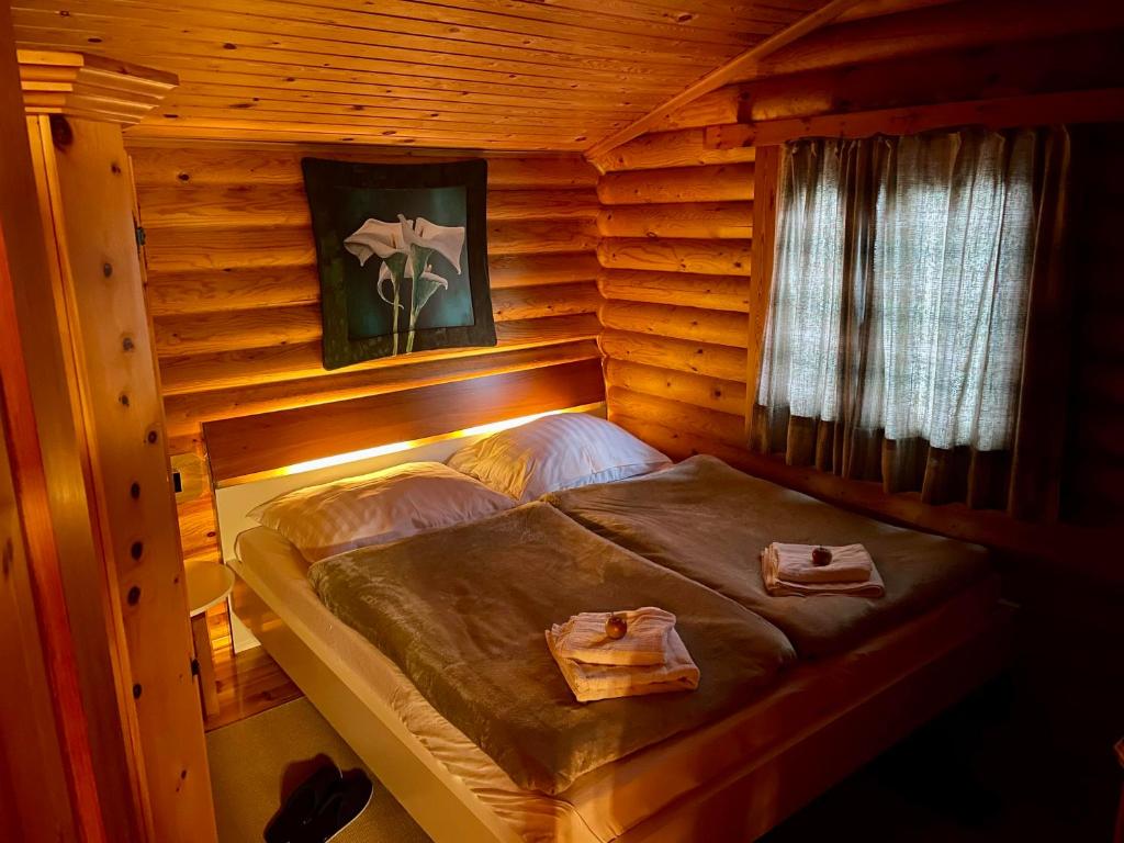 Postel nebo postele na pokoji v ubytování Tiroler Blockhaus