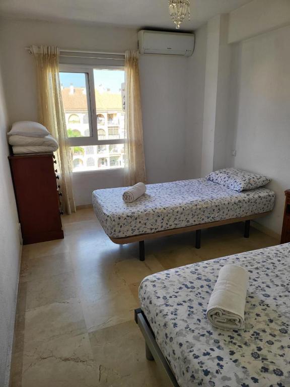 Postel nebo postele na pokoji v ubytování Diamond Room vue Pool Fuengirola 3