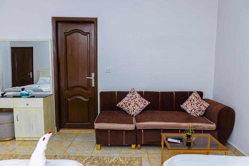 Pyramids Land Hotel - 14