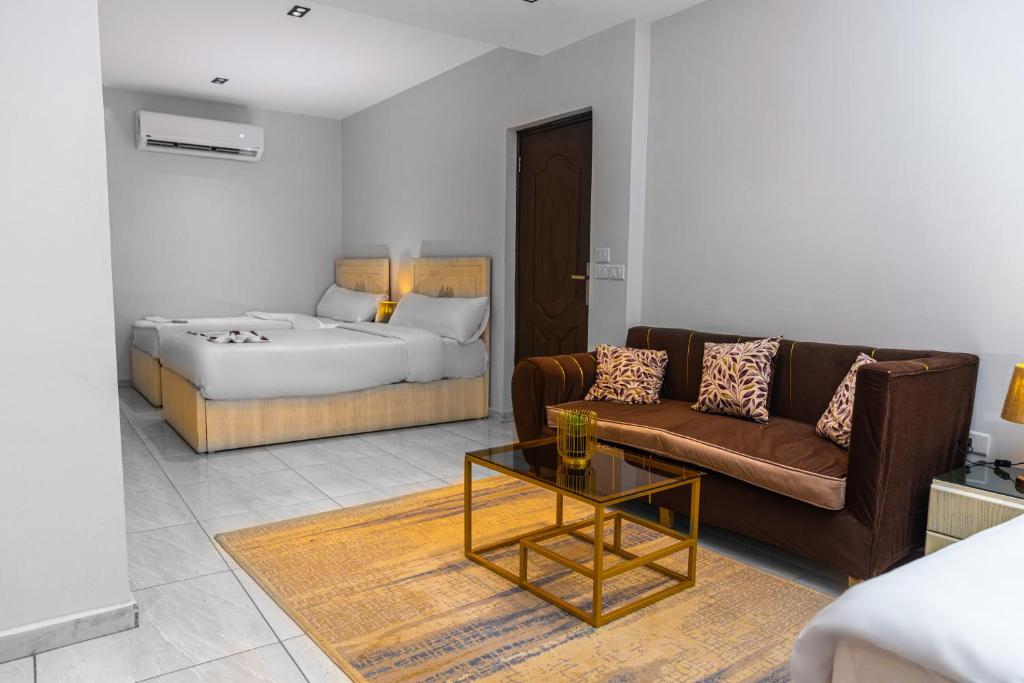 Postel nebo postele na pokoji v ubytování Pyramids Land Hotel