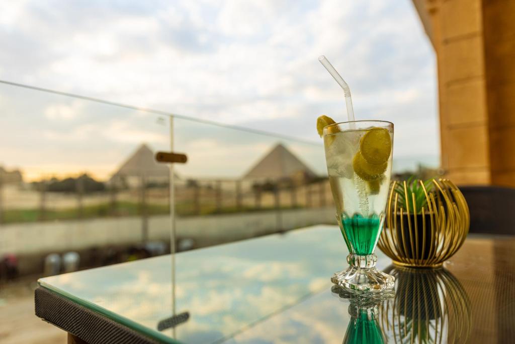 Nápoje v ubytování Pyramids Land Suites