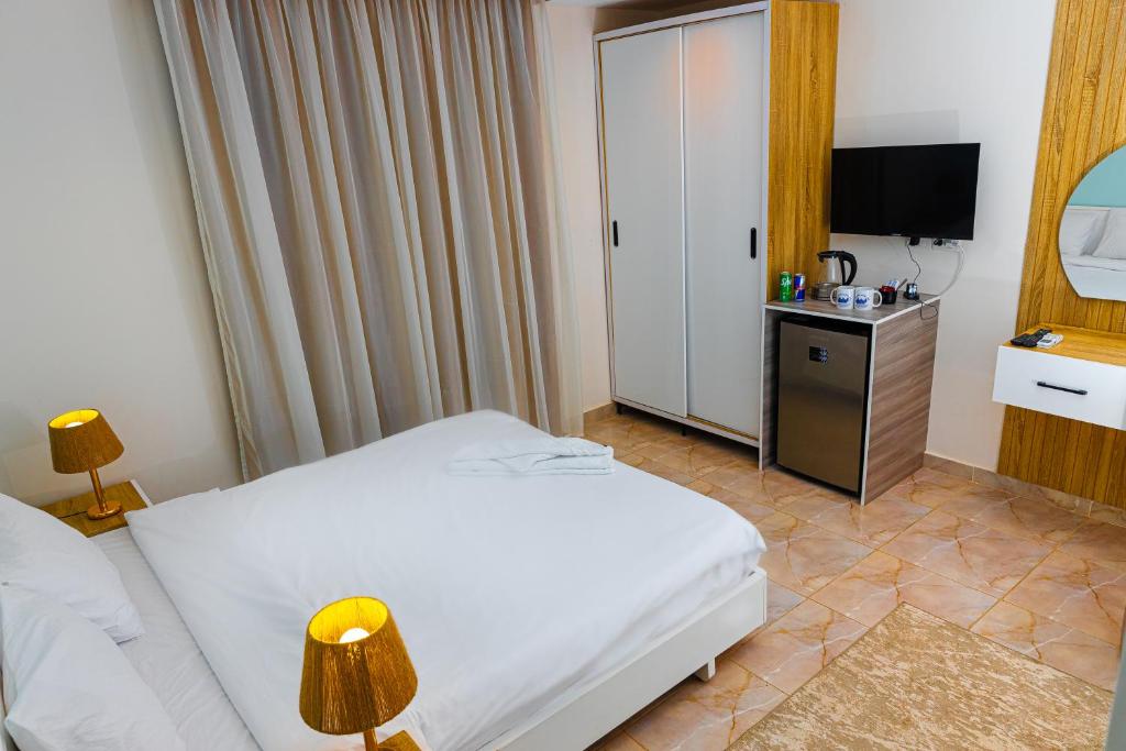 Postel nebo postele na pokoji v ubytování Pyramids Land Suites