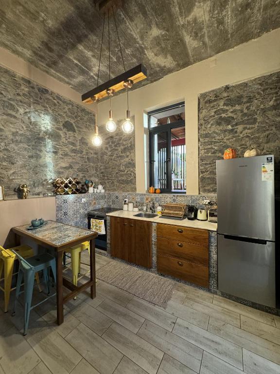 Kuchyň nebo kuchyňský kout v ubytování Victoria Tiny Stone House