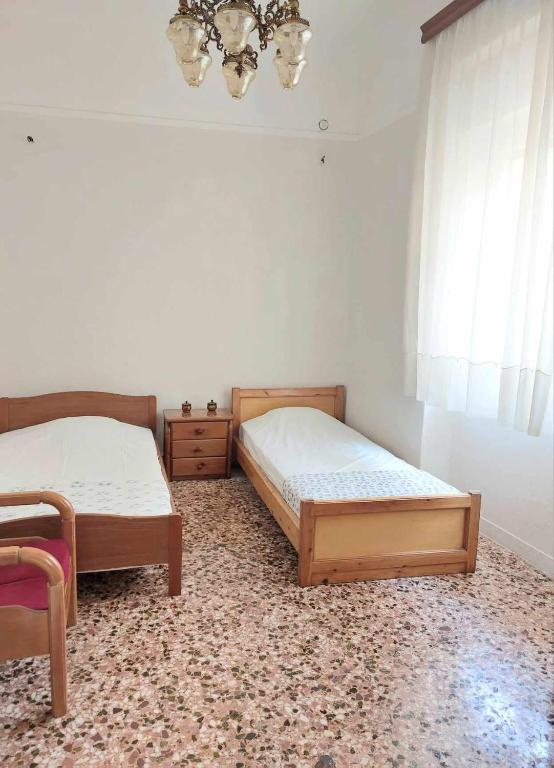 Postel nebo postele na pokoji v ubytování Κρεβάτια σε κοιτώνα 5' from metro