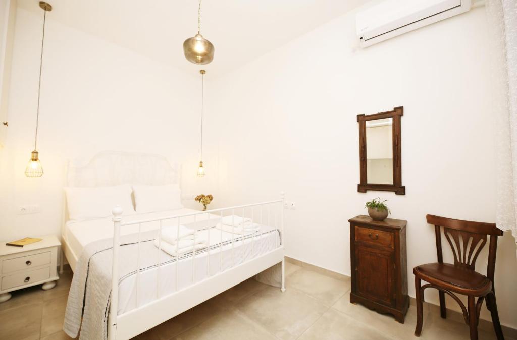 Marousos Central Guesthouse - Economy Double Room