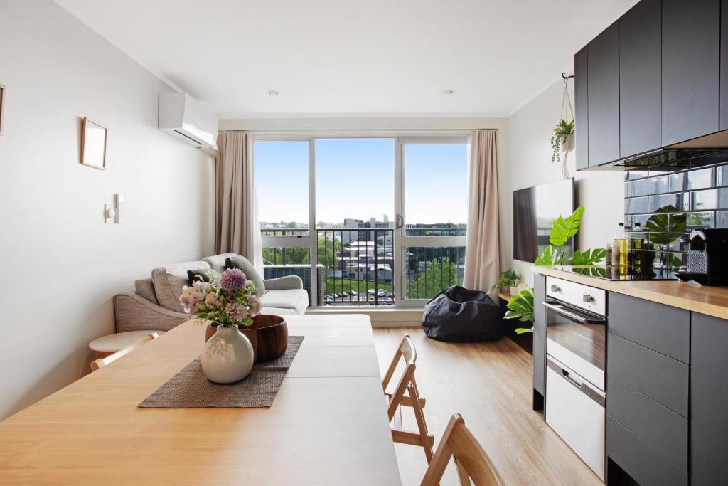 City Escape Apt with Views, Pool - Gym - Resim 4