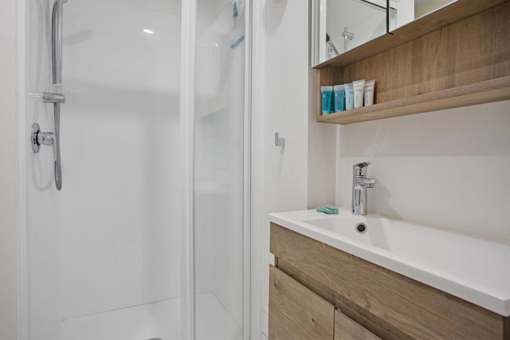 City Escape Apt with Views, Pool - Gym - Resim 8