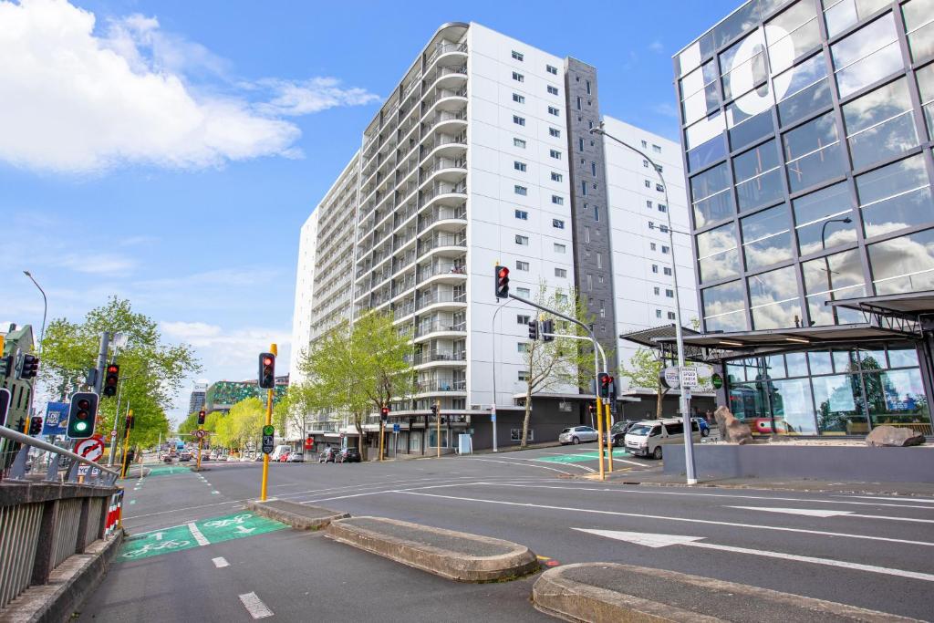 City Escape Apt with Views, Pool - Gym - Resim 27