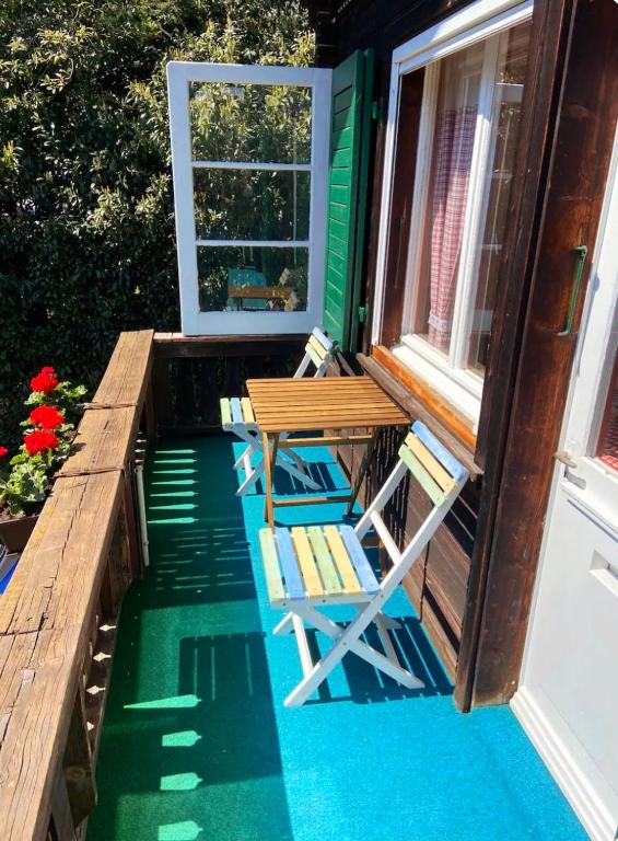 Bazén v ubytování CASA UNO Heimeliges Chalet mitten in Spiez nebo v jeho okolí