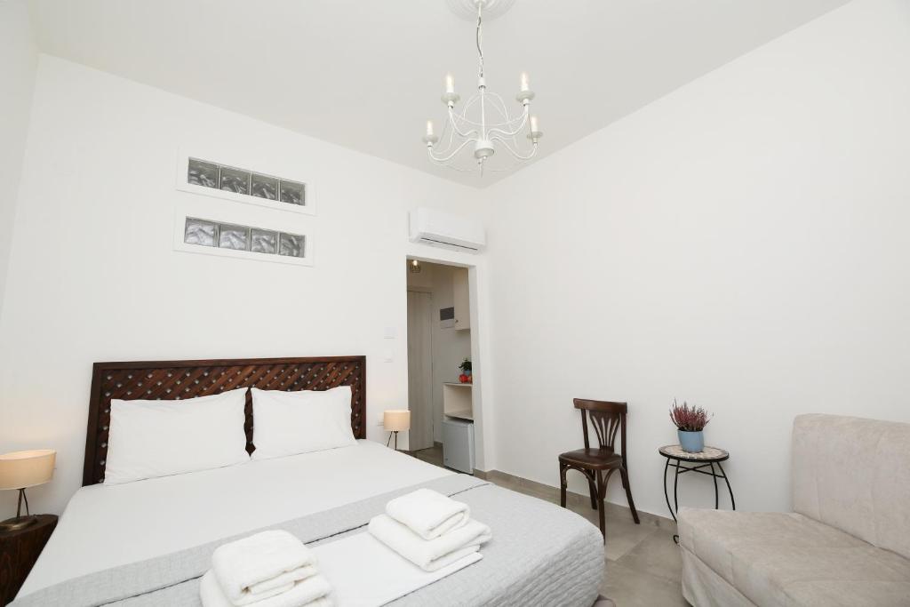 Marousos Central Guesthouse - Double Room With Balcony