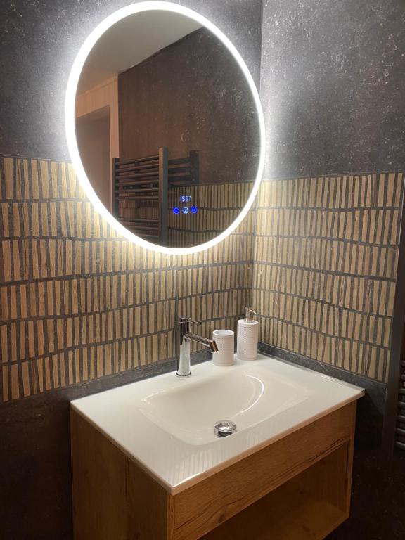 Fotografie z fotogalerie ubytování Cocon cosy appart romantique, jacuzzi piscine v destinaci Puget