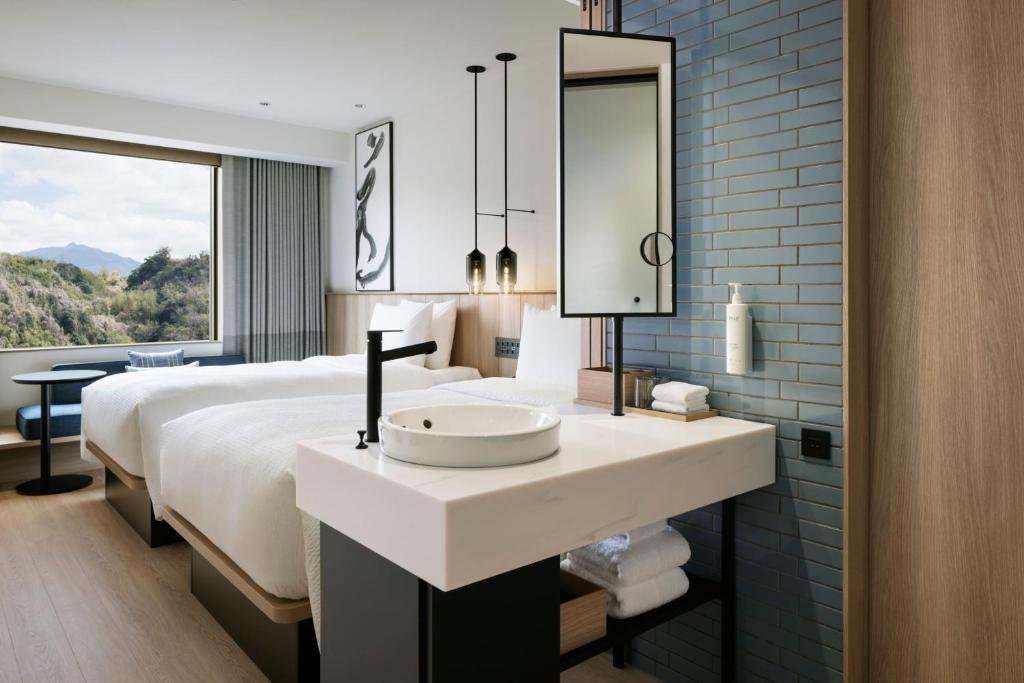 Fairfield by Marriott Kagoshima Sakurajimaにあるベッド