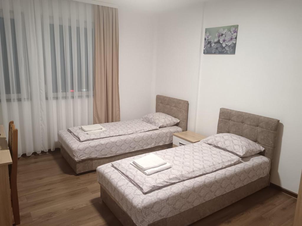 Postel nebo postele na pokoji v ubytování Apartmani Centar