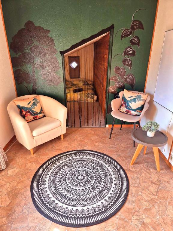 Posezení v ubytování CASA UNO Heimeliges Chalet mitten in Spiez