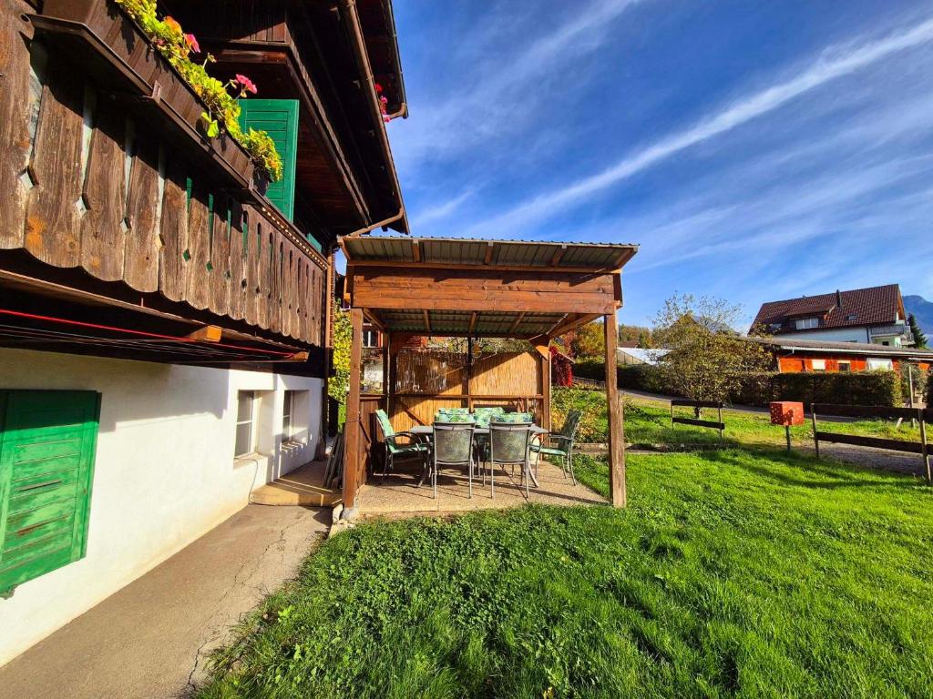 Zahrada ubytování CASA UNO Heimeliges Chalet mitten in Spiez