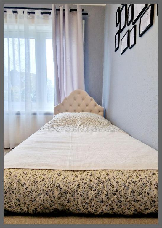 Postel nebo postele na pokoji v ubytování My Bed Bergedorf by Gugu