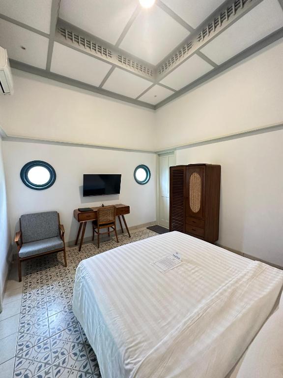 TV a/nebo společenská místnost v ubytování CERIA HOTEL at Alun Alun Yogyakarta