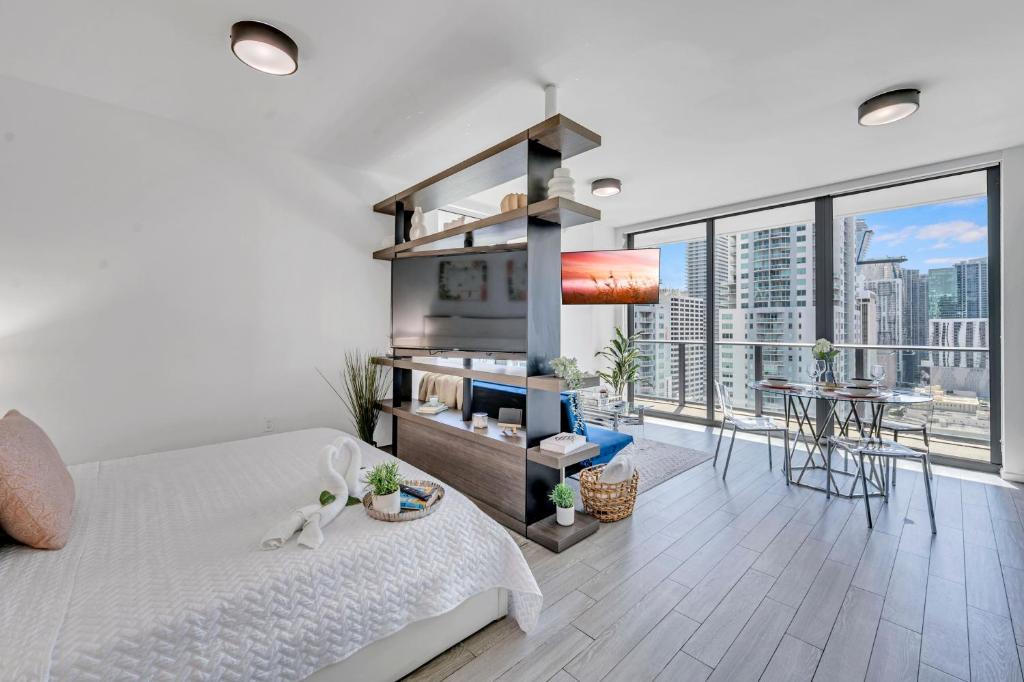 Mesmerizing Water Views Corner Condo photo