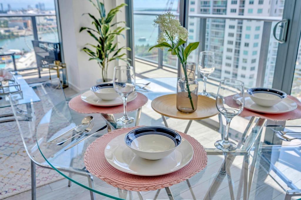 Mesmerizing Water Views Corner Condo photo