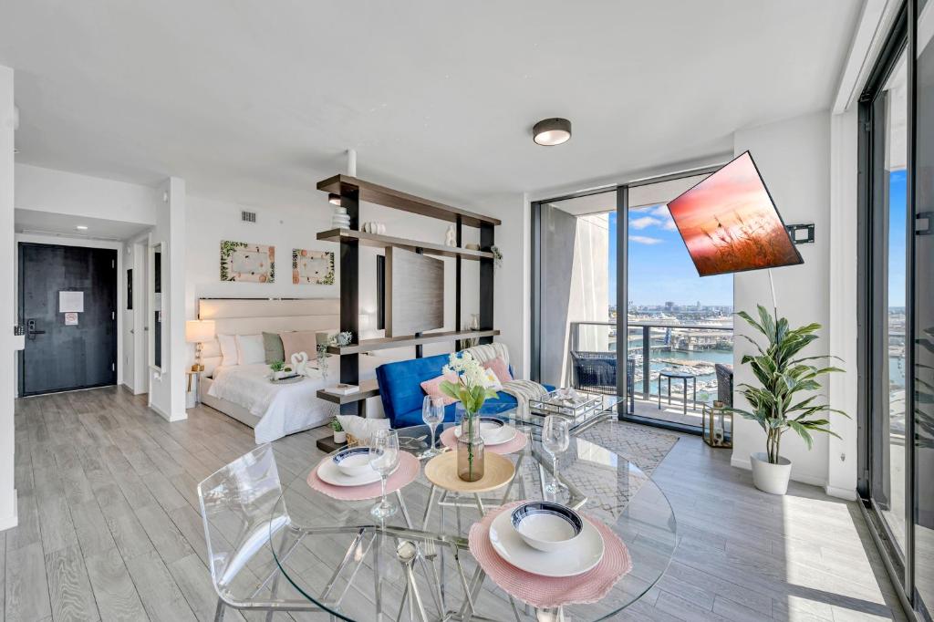 Mesmerizing Water Views Corner Condo photo