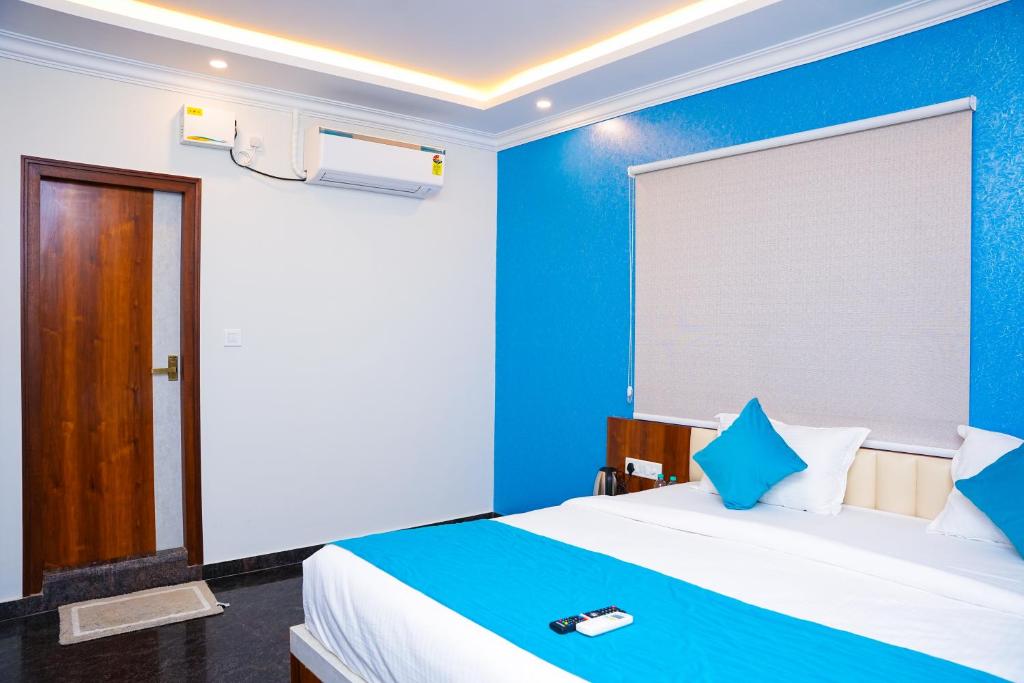 Postel nebo postele na pokoji v ubytování Hotel Skylights Bangalore Airport